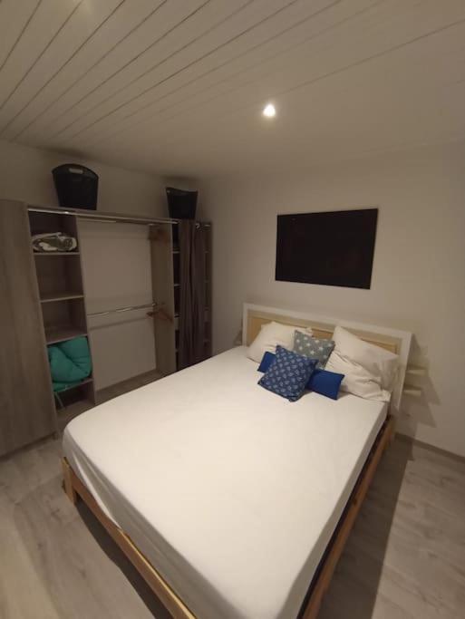 Superbe Appartement Renove A Neuf Centre Bourg Brem Sur Mer Buitenkant foto