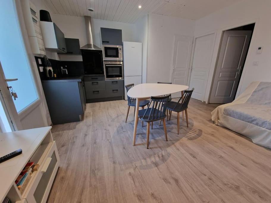 Superbe Appartement Renove A Neuf Centre Bourg Brem Sur Mer Buitenkant foto