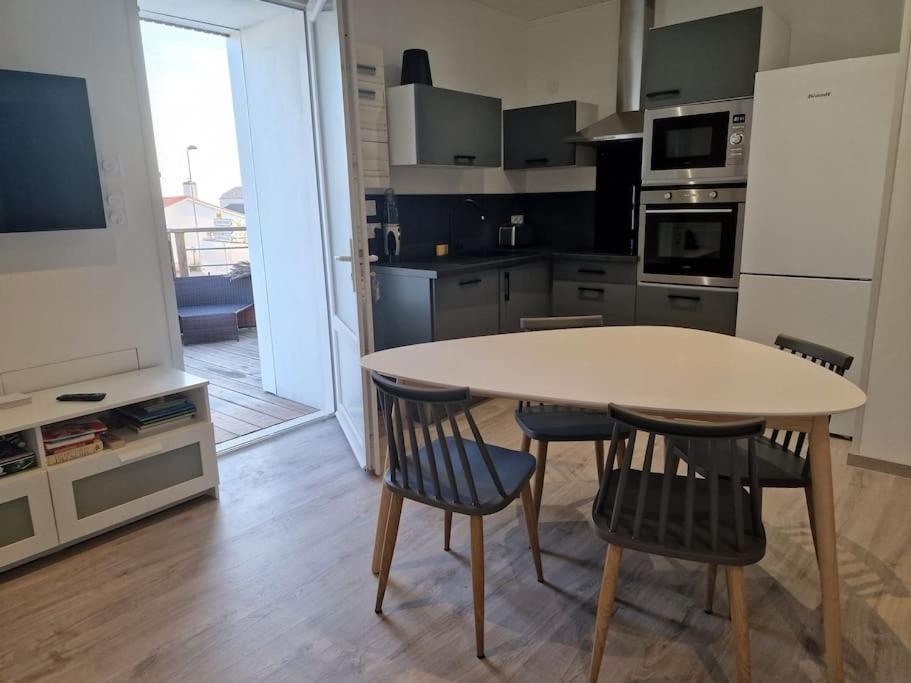 Superbe Appartement Renove A Neuf Centre Bourg Brem Sur Mer Buitenkant foto